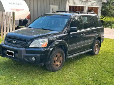 2004 Honda Pilot 274000 KM Automatic 8 passenger Check engine light is on for e-vap sensor. Comes wi...