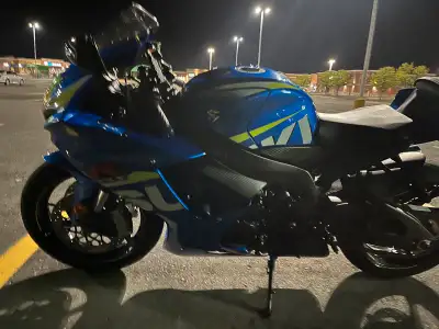 2015 GSXR 601st owner great shape 8500 FIRM 29,000 km Bill not responding to no bullshitor asking fo...