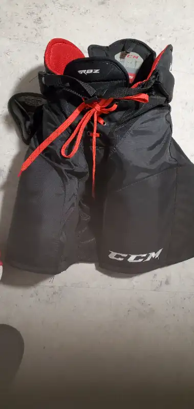 Excellent condition, Gently used, very clean, CCM junior medium hockey pants, elbow and shin guards....