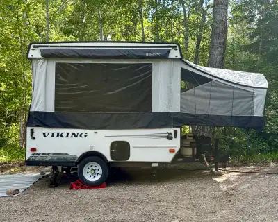 2020 Viking 760QS Pop-Up Camper. Very good condition. Perfect for couples. Highlights ✅ Only 1,565 l...