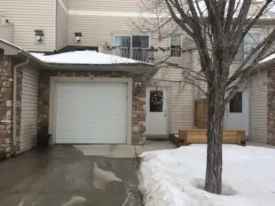A room for rent is available in West Springs, Calgary SW. Rent for one fully furnished bedroom is $6...
