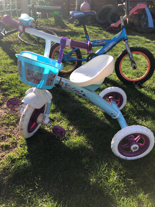 Girls frozen themed tricycle in Kids in Belleville