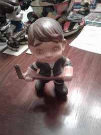 CERAMIC HOCKEY PLAYER