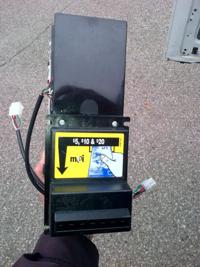 Vending Combo Machines for Sale in Other Business & Industrial in City of Toronto - Image 2
