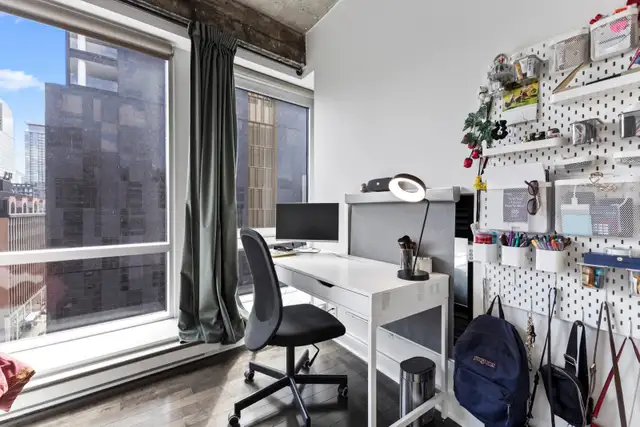 Upscale furnished rental in unbeatable location in Room Rentals & Roommates in City of Montréal - Image 21