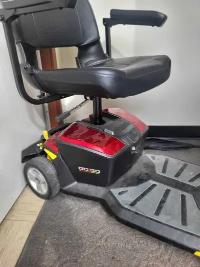 This scooter purchased in a Aug 2026. Use approximately 4 time. Comes with power cords for charging....