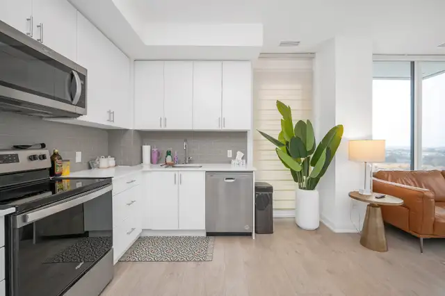 2 bed 2 bath condo For Sale in Oakville in Condos for Sale in Oakville / Halton Region - Image 3