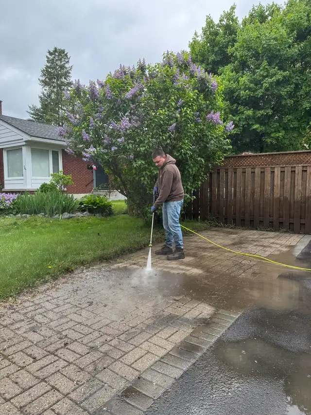 Pressure Washing – Siding, Decks, Driveways & More in Fence, Deck, Railing & Siding in Ottawa - Image 5
