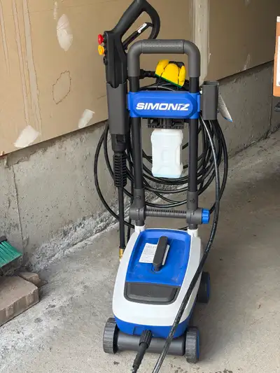This is a one year old Simoniz electric pressure washer. It is rated 1800 psi and 1.75 gal/minute. I...
