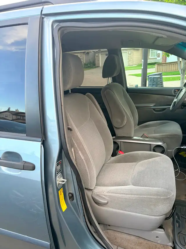 2010 Toyota Sienna- light blue492697835852288003
