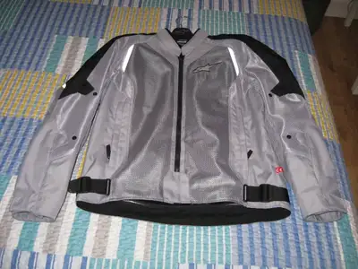 Manteau de moto Alpinestars Wake Air en Mesh. Parfait pour les journées chaudes , conçu pour laisser...