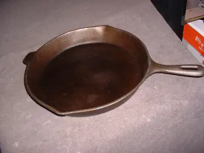 VINTAGE 12" CAST IRON FRYING PAN VERY NICE CONDITION, View more