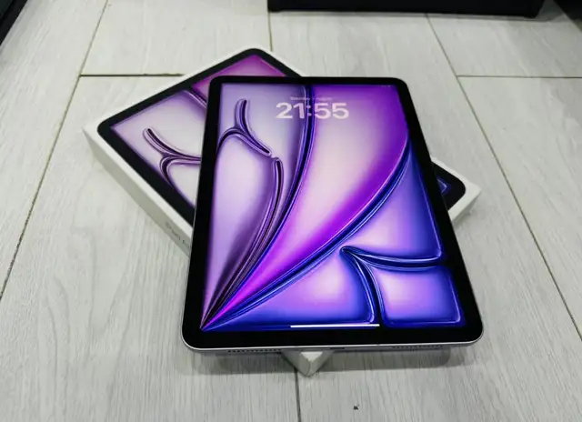 FLAWLESS 128GB iPad Air [M3] 11-inch 7th Gen! in iPads & Tablets in Ottawa - Image 3