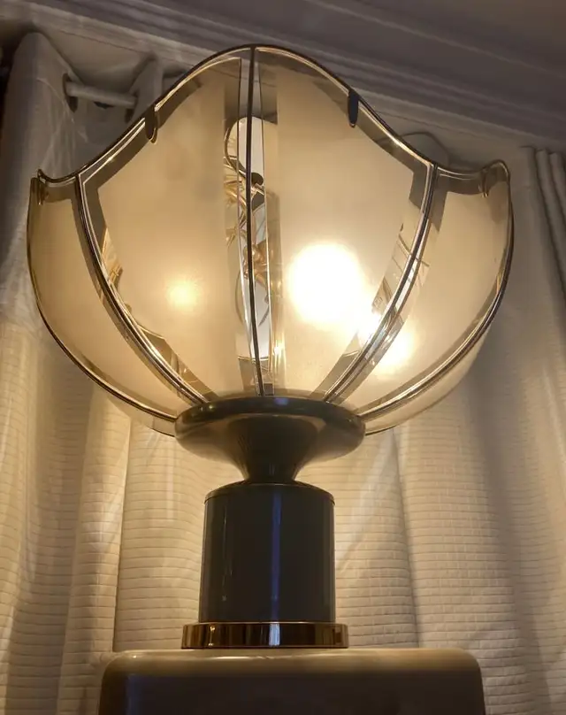 Wide Mid Century Amber Tinted Tulip Glass Table Lamp - $200 Cash in Indoor Lighting & Fans in City of Montréal - Image 6