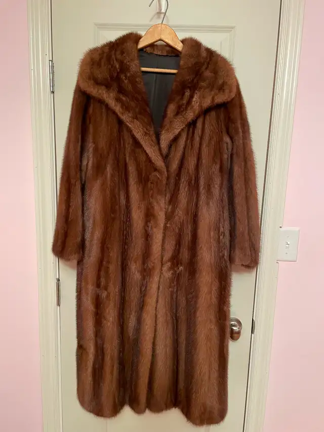Ladies’ Mink Coat in Women's - Tops & Outerwear in Winnipeg - Image 2