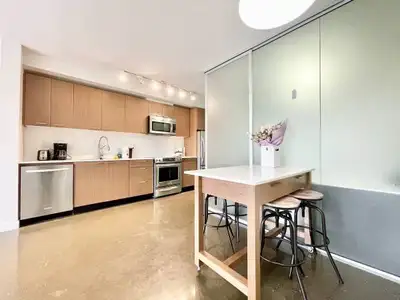 2 Bed / 1 Bath Apartment for Rent – Pet Friendly – 221 Union St, Downtown Vancouver Available July 1...