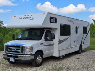 This well-maintained Class C RV is perfect for family getaways or cross-country road trips. With a s...