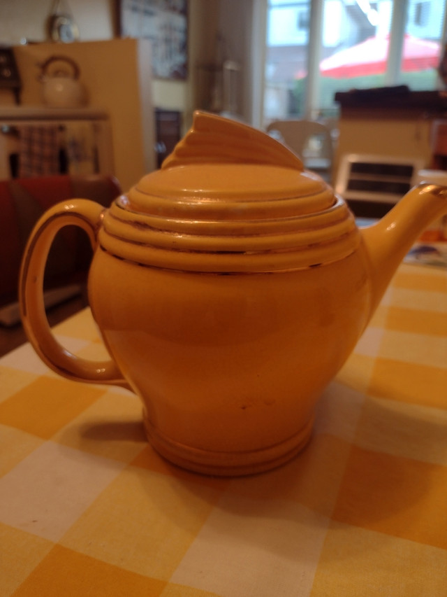 Art Deco Teapot  in Arts & Collectibles in City of Toronto