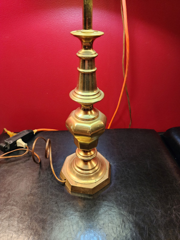 Vintage Brass Table Lamp 28in Tall in Indoor Lighting & Fans in Edmonton - Image 2