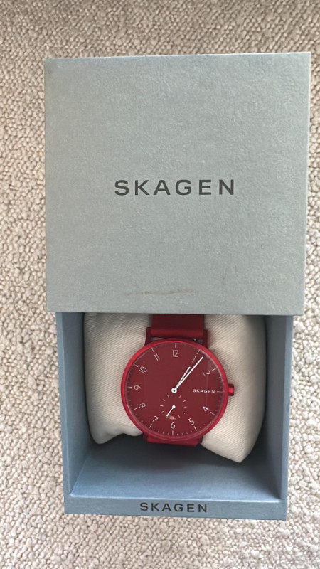 Skagen Aaren Colored Silicone Quartz Minimalistic 41mm Watch in Jewellery & Watches in City of Toronto - Image 3