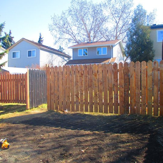 Edmonton Fence Repair and Build in Fence, Deck, Railing & Siding in Edmonton