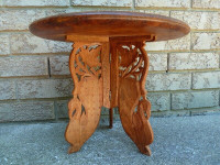 CARVING SOLID WOOD ROUND SM TABLE .