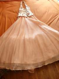 Robe d'occasion rose pêche taille 9 - 10