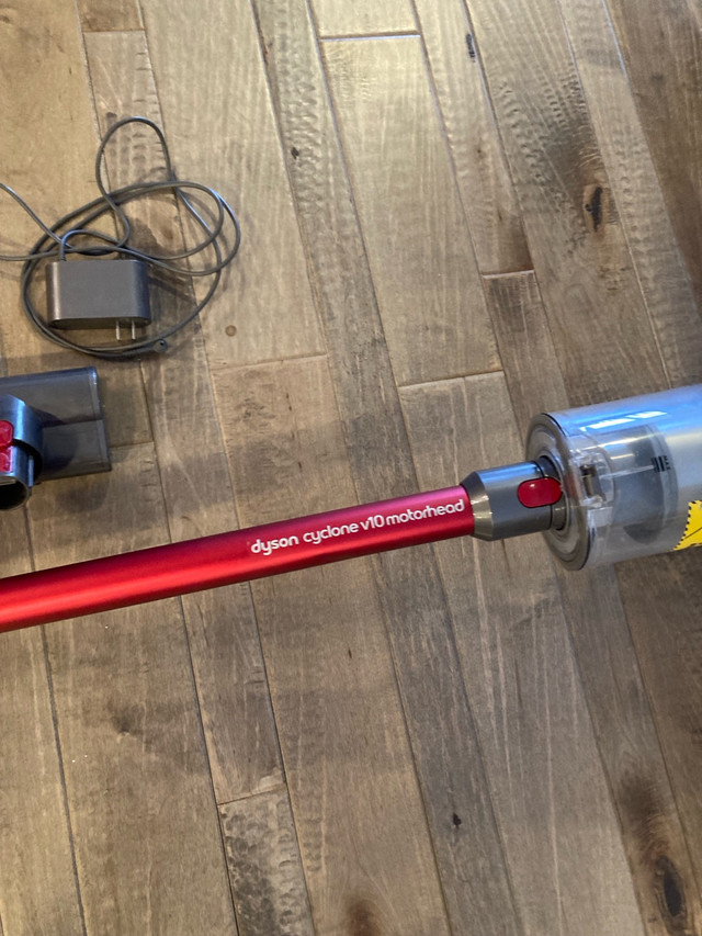 Dyson Cyclone V10 Motorhead in Vacuums in Guelph - Image 3