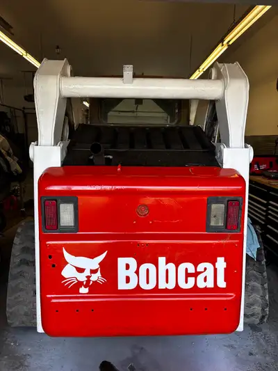 7600 hours, runs and drives well, tracks 50%, well serviced, comes with bucket or forks, Kubota engi...