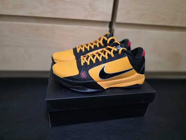 Kobe 5 Bruce Lee in Men's Shoes in Mississauga / Peel Region - Image 2