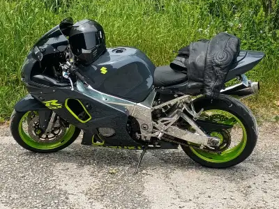 Great condition, eye catching bike. Meds chain and sprockets... Previous owner put a 520 sprocket wi...