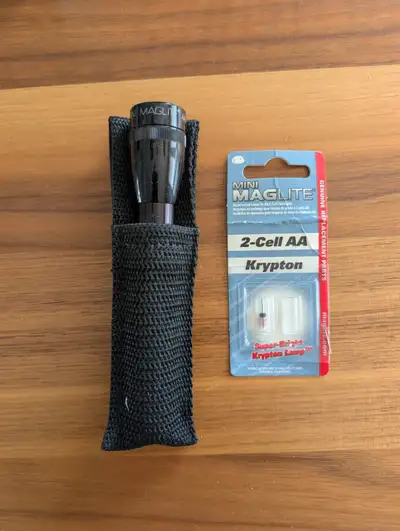 Maglite Mini Incandescent 2-Cell AA Flashlight with Holster, Black. With spare bulb. Works perfectly...