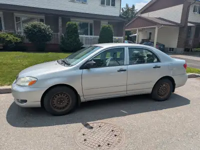 Toyota Corolla 2007 - KM bas car la voiture a appartenu a ma grand-mère. Très propre et peu de rouil...