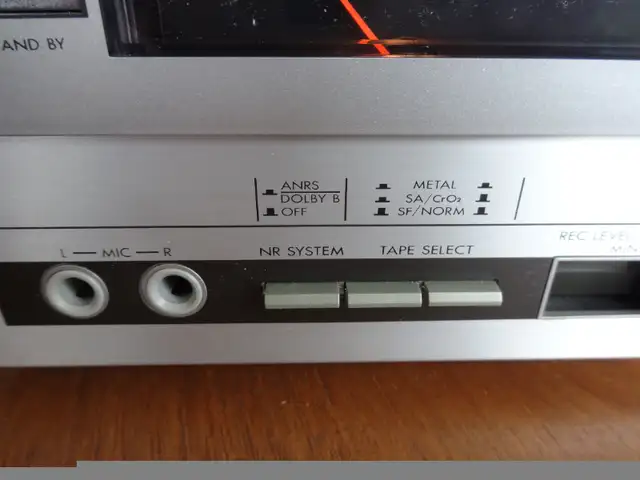 JVC KD-D10C vintage tape deck(1982) for sale in Stereo Systems & Home Theatre in Markham / York Region - Image 5