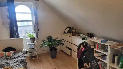 For single person only, male and female welcome. $875 utilities and wifi included. Located at Bloor/...