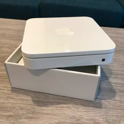 Apple AirPort Extreme wireless router - LIKE NEW, View more