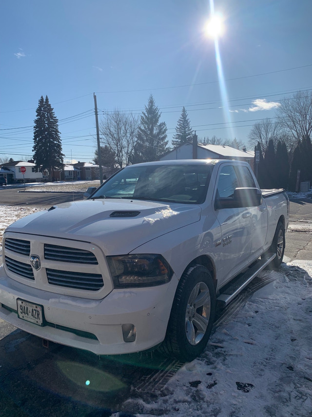 2015  Ram sport ,   5.7 Hemi  4 x 4, 61/2 feet with low Km 88000 in Cars & Trucks in Sudbury - Image 2