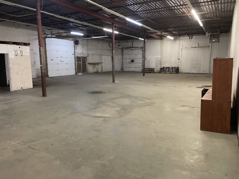 5000sqft Warehouse Bay w/Office & Mezzanine Commercial & Office Space
