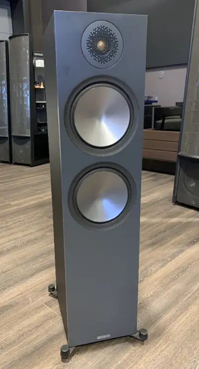 ** ATTENTION ** Price DROP !! As part of our JUMPIN' June Sale promotion, we offer this pair of Moni...
