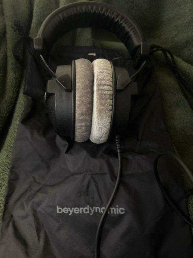 Beyerdynamic DT 770 Pro 80 Ohms in Headphones in St. Catharines - Image 3