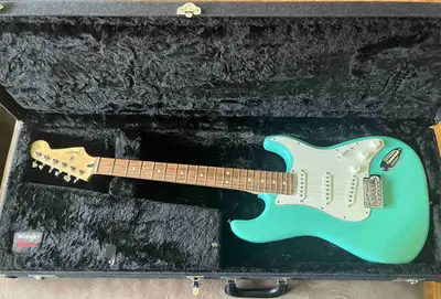 Fender Stratocaster (MIM 2022) + Fender Case + Cord – Like New, View more
