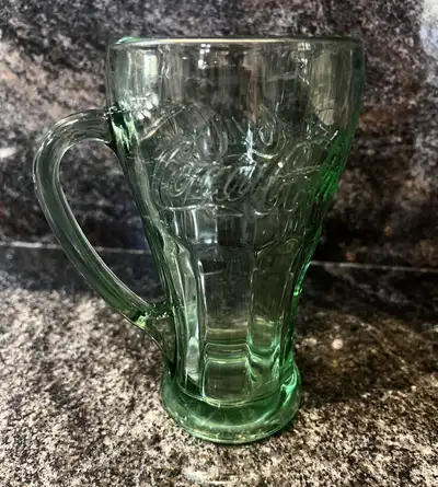 Libbey Coca-Cola 410ml glass mug, from the 1970s (14 oz) Mint condition - looks new!! No scratches o...