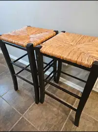 4 Bar stools 