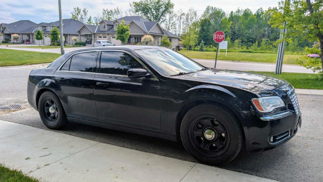 2014 Chrysler 300 Touring RWD in Cars & Trucks in Kitchener / Waterloo - Image 4
