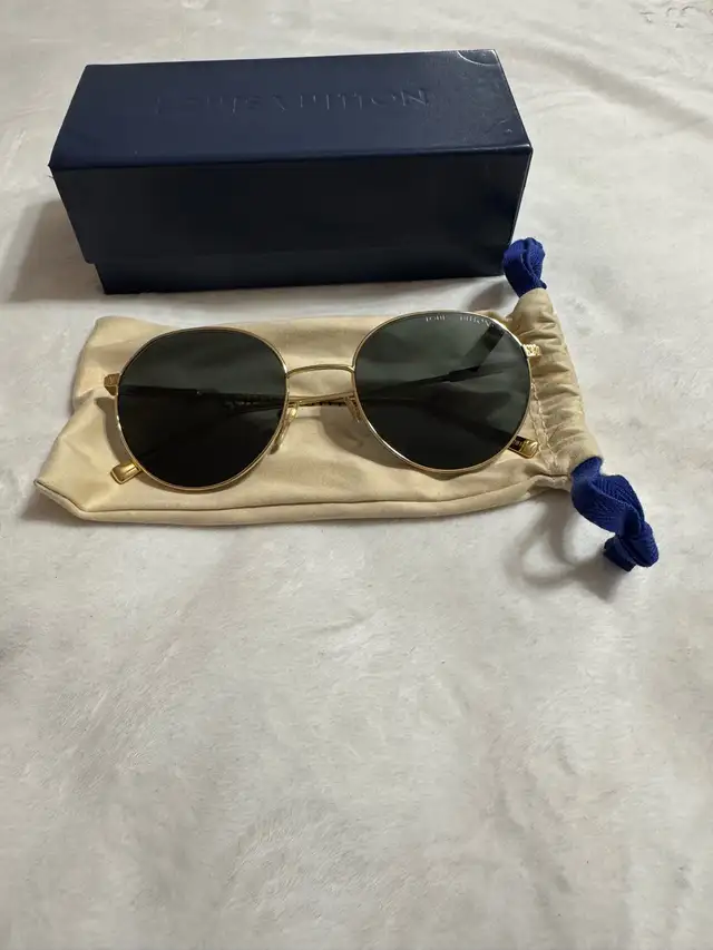 Louis Vuitton Gold and Black Sunglasses in Other in City of Toronto - Image 3