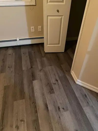 2br 2 bath townhouse on bowness nw for lease
