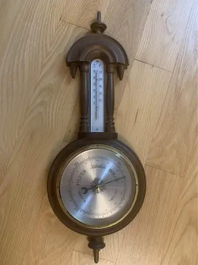 Baromètre en bois réel avec thermomètre au mercure 125 C$ · En stock Mis en vente il y a 2 jours sur...