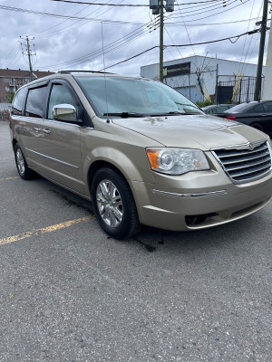 2009 Chrysler Town & Country Limited