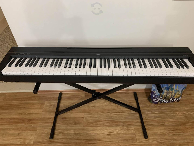 Yamaha P95 digital piano with stand and pedal (88 weighted keys