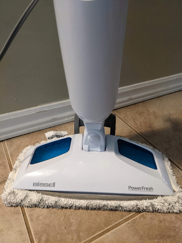 Bissell Steam Mop - Just like BRAND NEW- EXCELLENT Condition in Vacuums in Guelph - Image 4